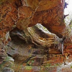 Hopewell arch gorge river red