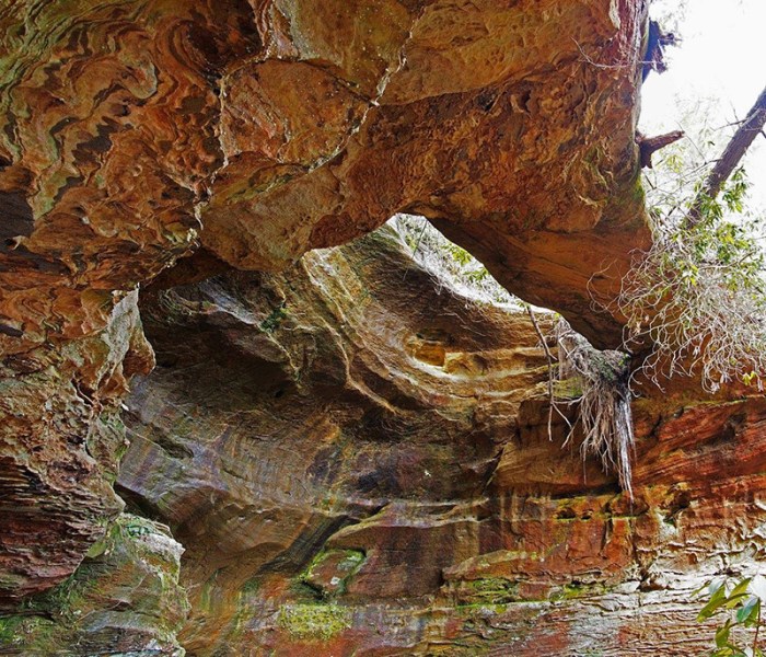 Hopewell arch gorge river red